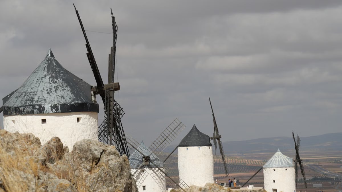 Scenic view of historic windmills in Consuegra, Spain, reflecting Don Quixote's era.